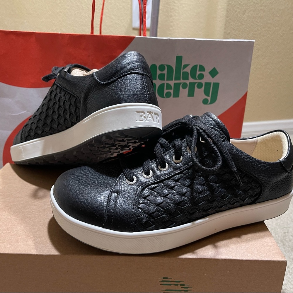 NIB Bär (Baer) black flat comfort shoes. Women’s size 8.